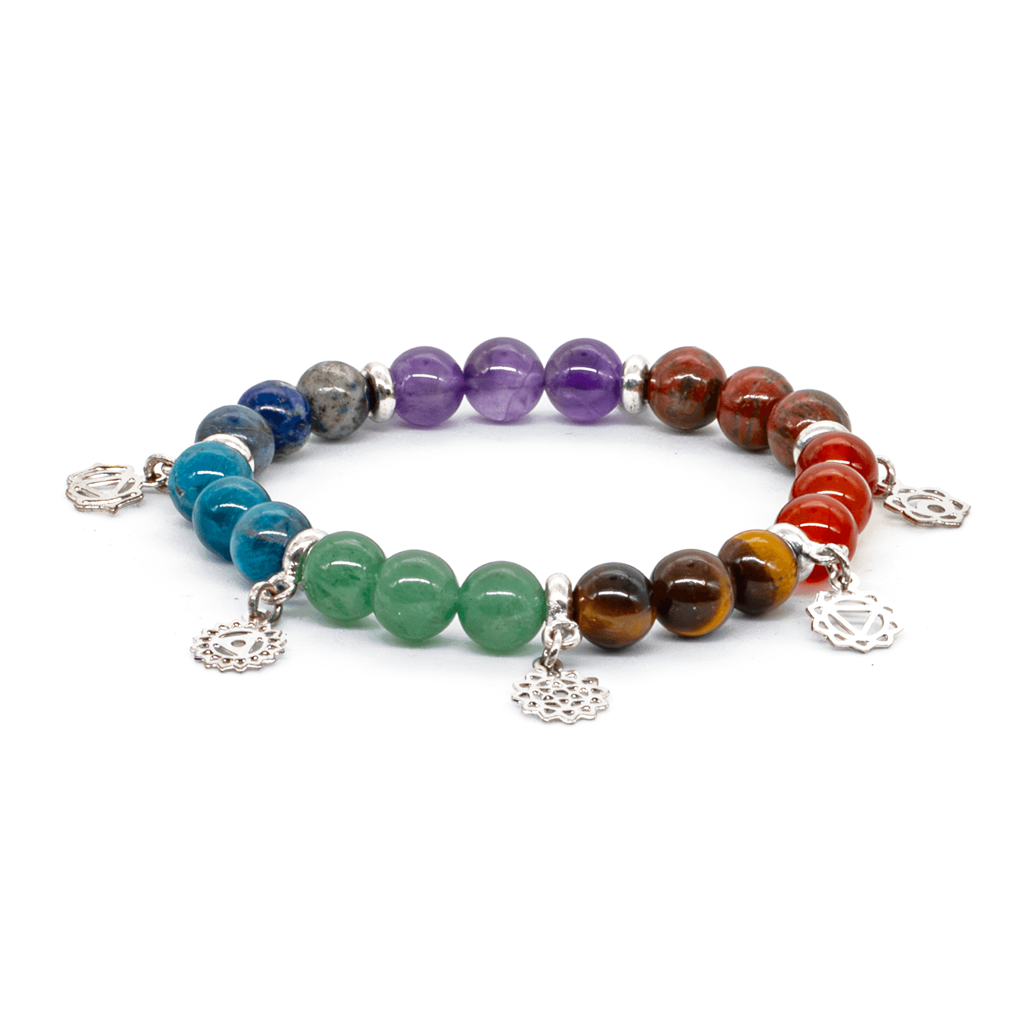 Armband mit Chakra-Steinen und silbernen Charms