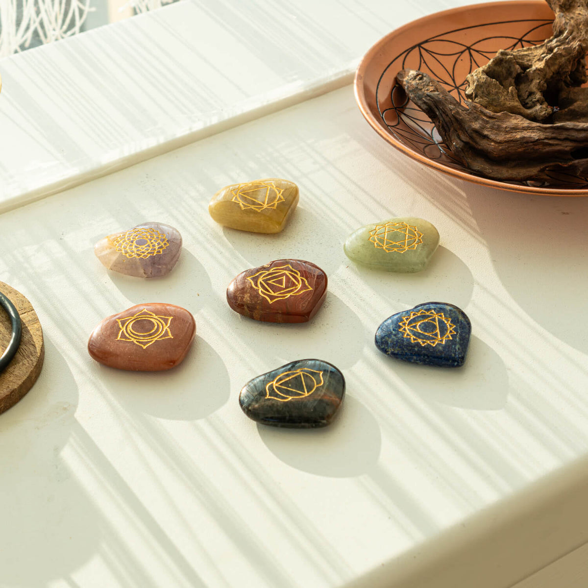Edelstein Set mit 7 Chakra Symbolsteinen in Herzform