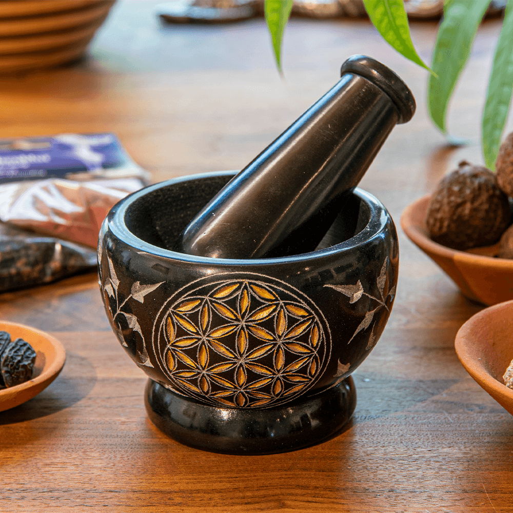Mörser mit „Blume des Lebens“ aus Speckstein