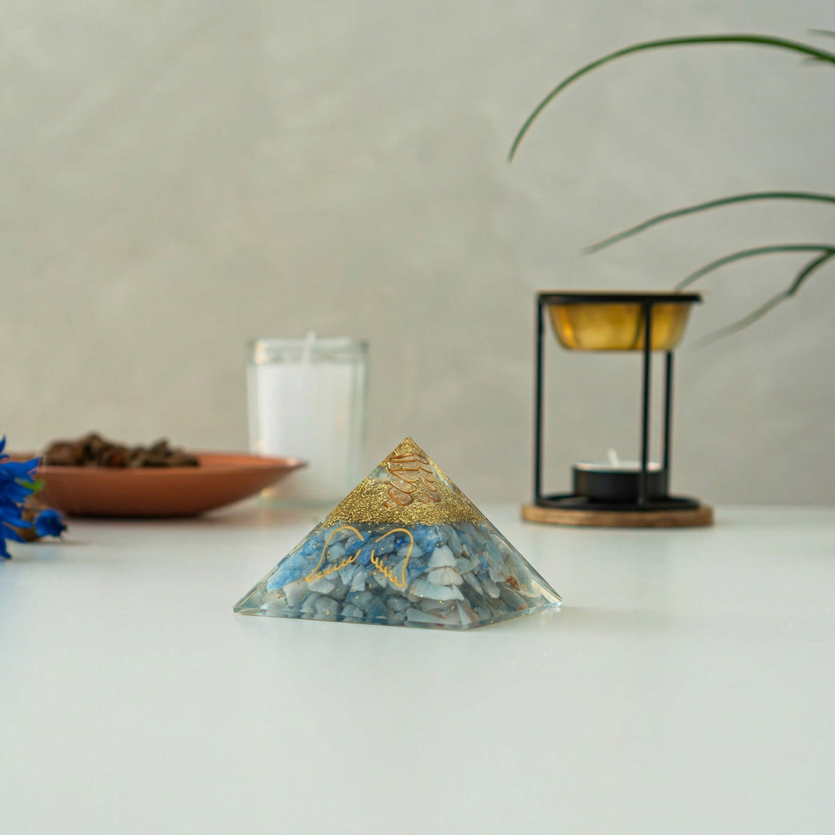 Orgonit Pyramide Angelit mit Engelsflügel