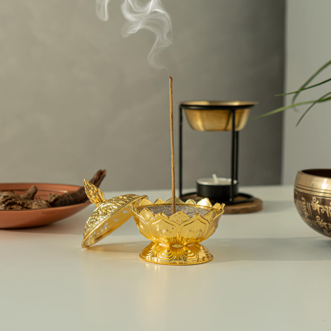 Räucherstäbchenhalter Lotus goldfarbig