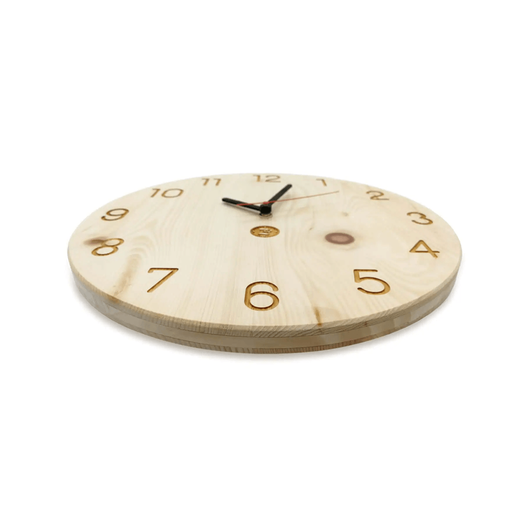 Wanduhr aus Zirbenholz